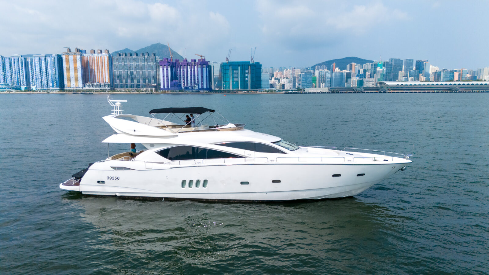 More Charter：Sunseeker 82