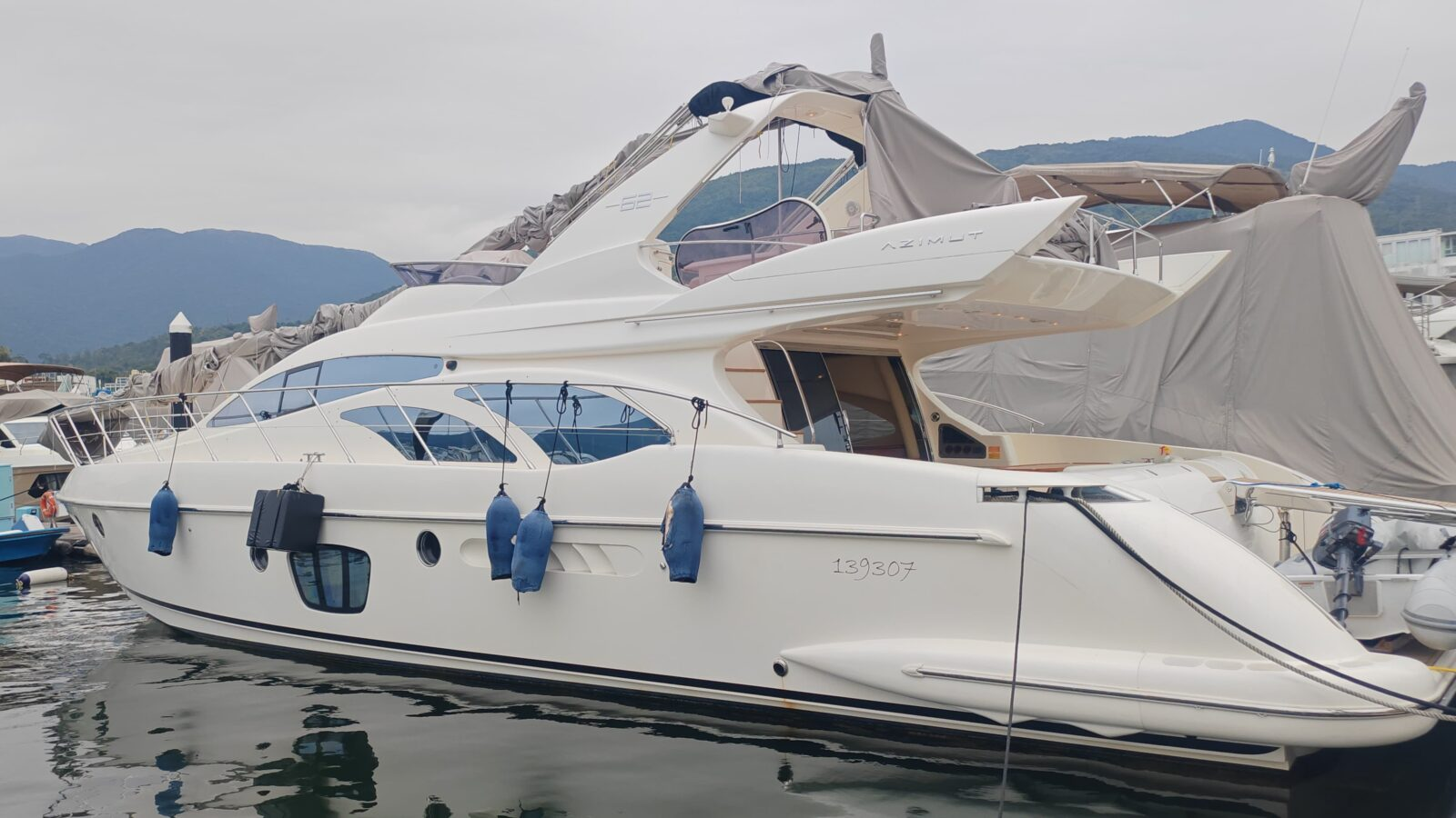 More Charter：Azimut 62E