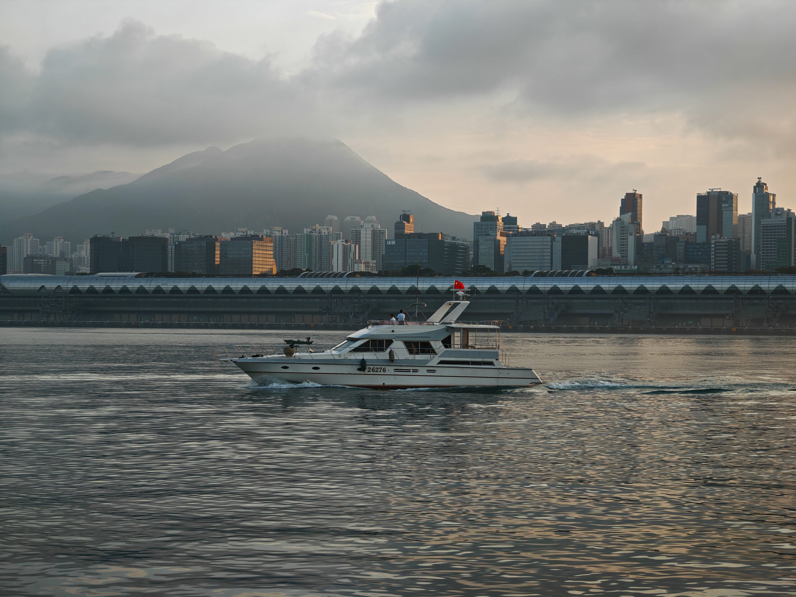 Hong Kong yacht preparing for northbound Zhuhai maintenance and condition check