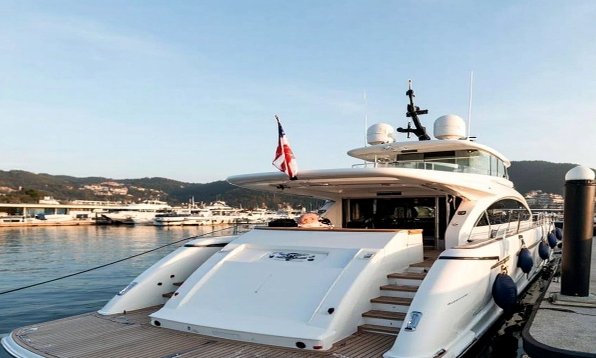 Hong Kong marina and yacht charter preparation scene