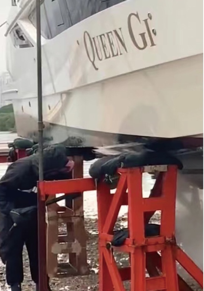 Cleaning the yacht’s underwater hull