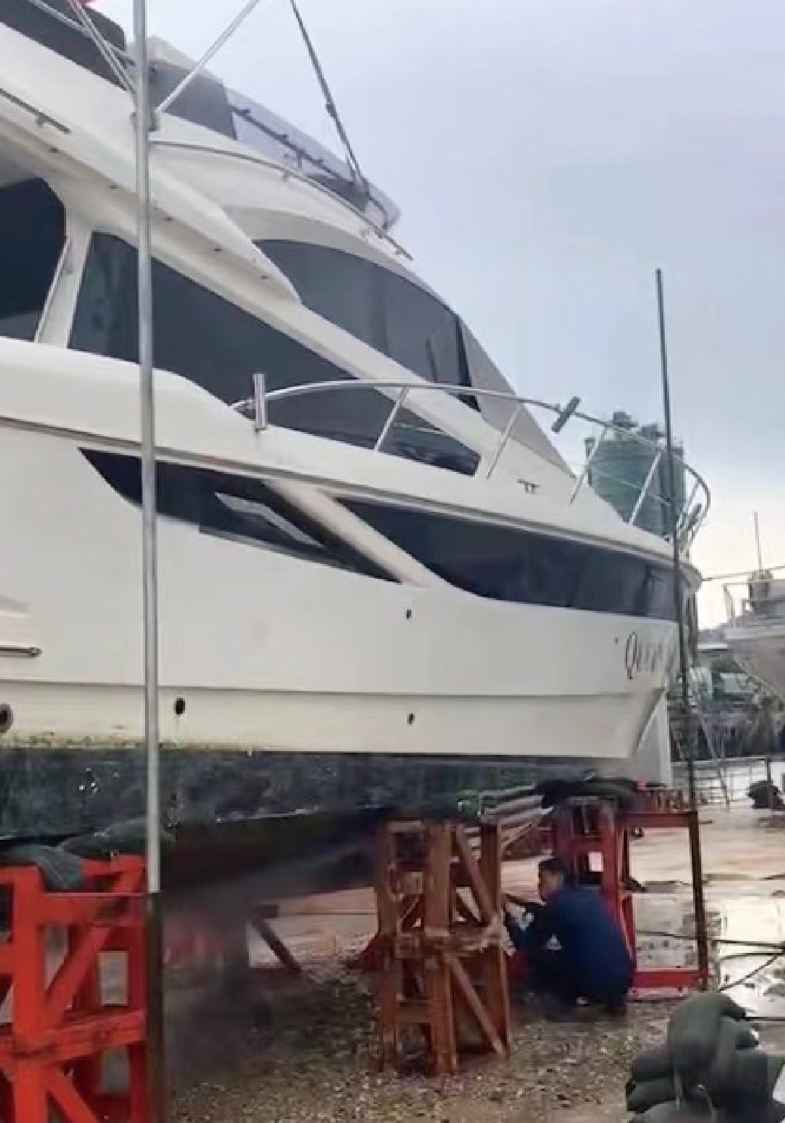 Underwater hull preparation
